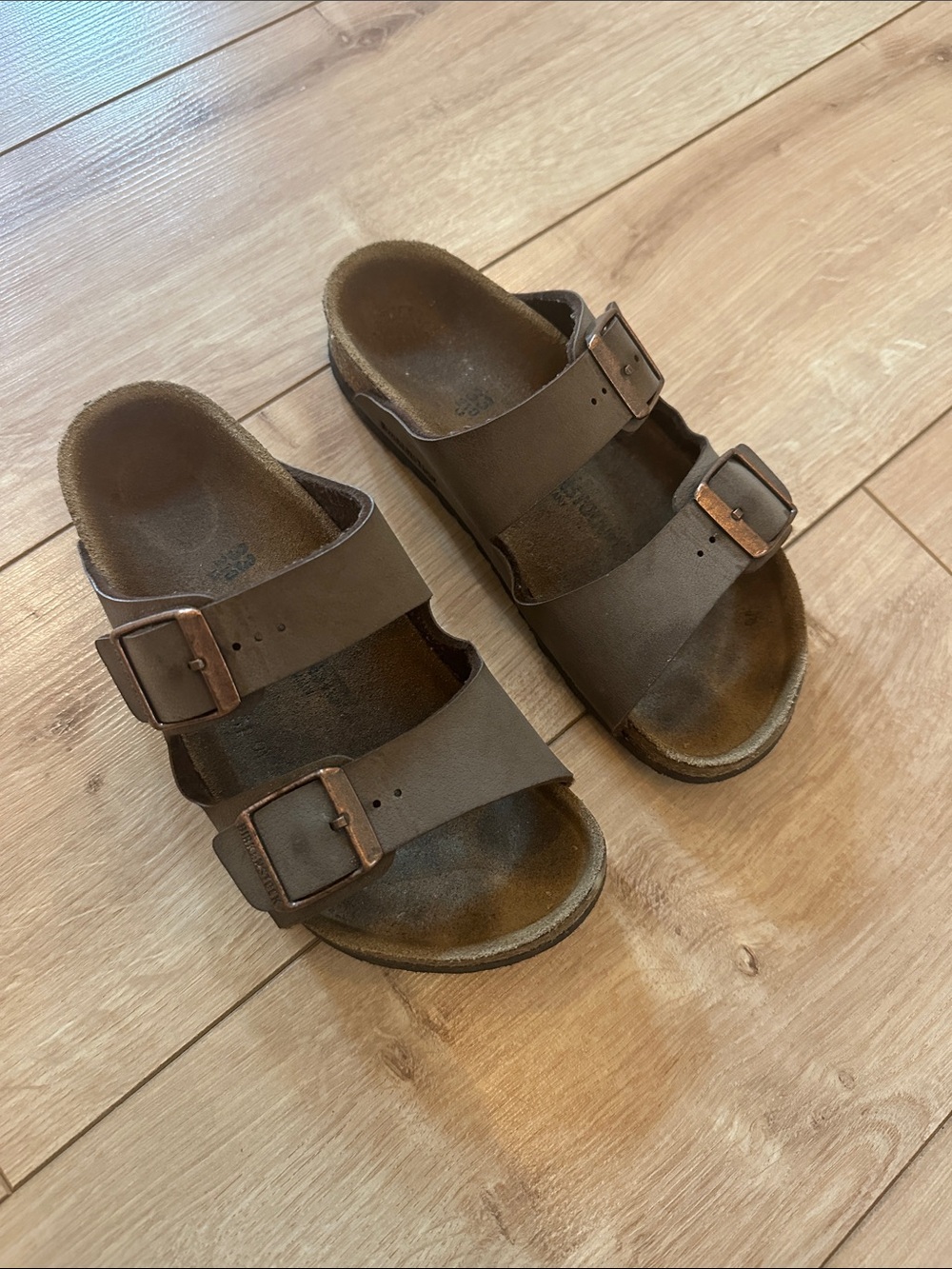 Kid’s Birkenstock Arizona Sandal Brown Leather, size 33